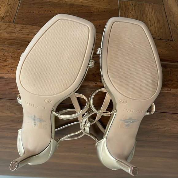 Unisa Gold Ankle Strap Heels Size 6 - Picture 4 of 10
